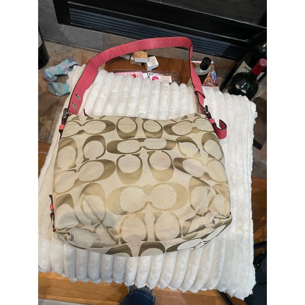 B311 - Coach F15067 Signature Duffle Hobo shoulder bag in light khaki jacquard